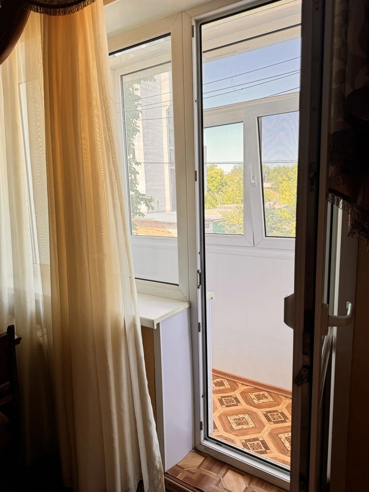 Продается 4-комнатная квартира в г. Терновка, ул. С. Маркова