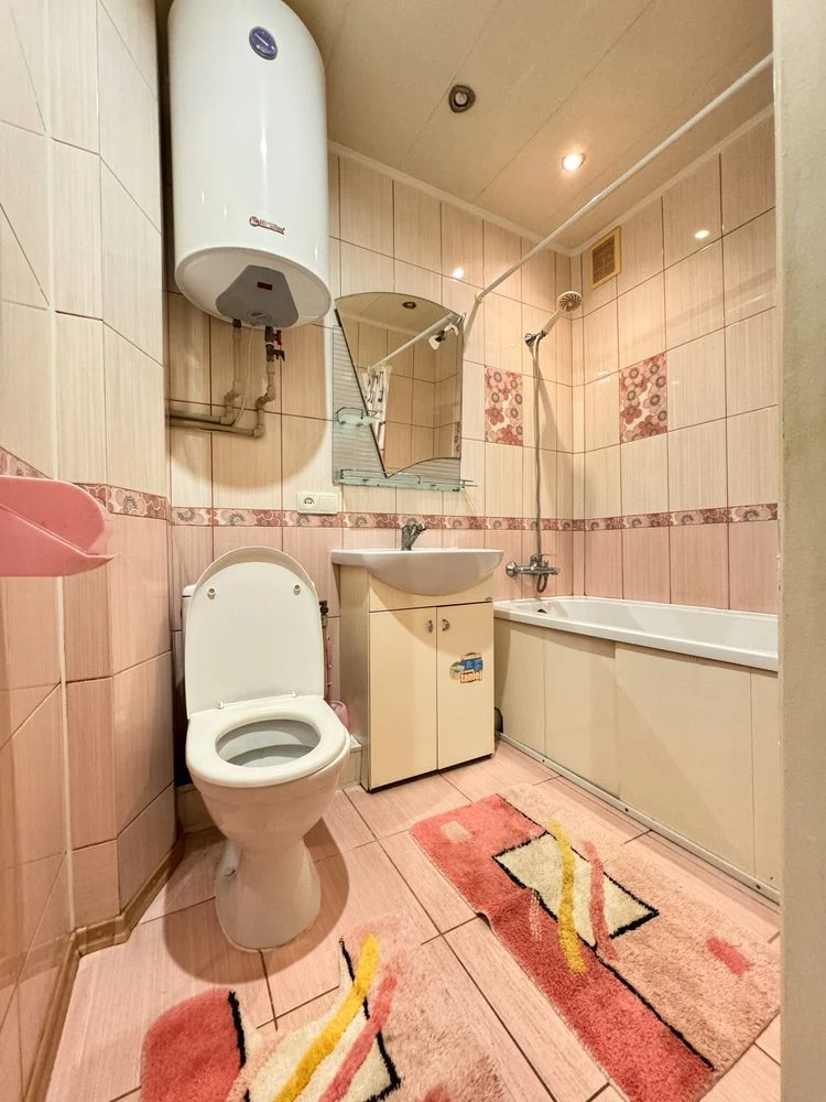 Продается 4-комнатная квартира в г. Терновка, ул. С. Маркова