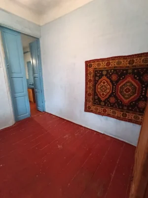 Невелика двокімнатна квартира біля ринку
