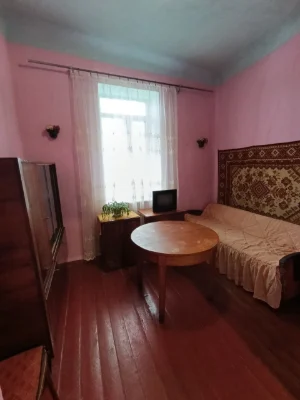 Невелика двокімнатна квартира біля ринку