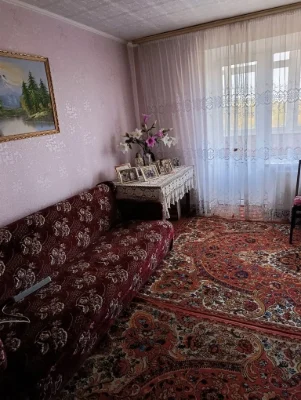 Продається чотирикімнатна квартира