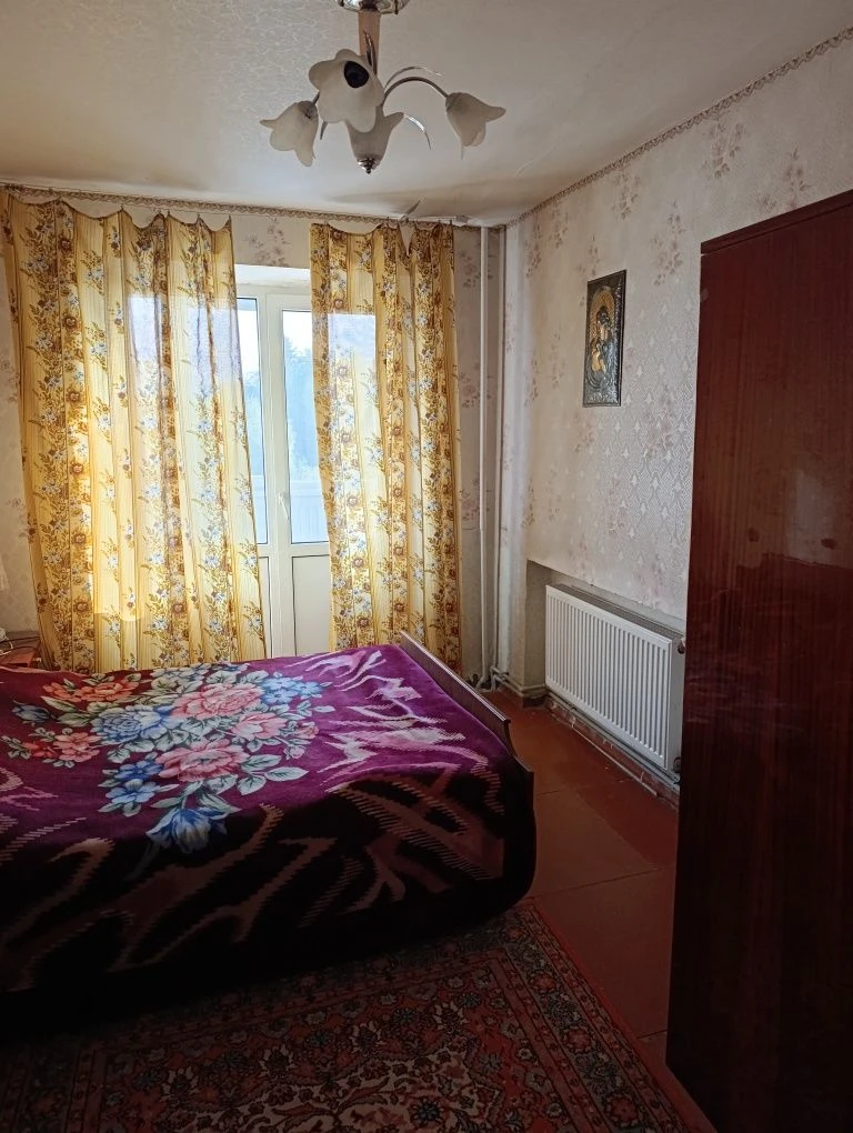 Продається чотирикімнатна квартира