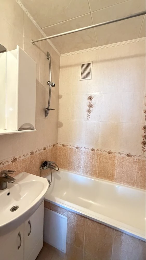 3-комнатная квартира в районе больницы, 66 м² с автономным отоплением — заезжай и живи!