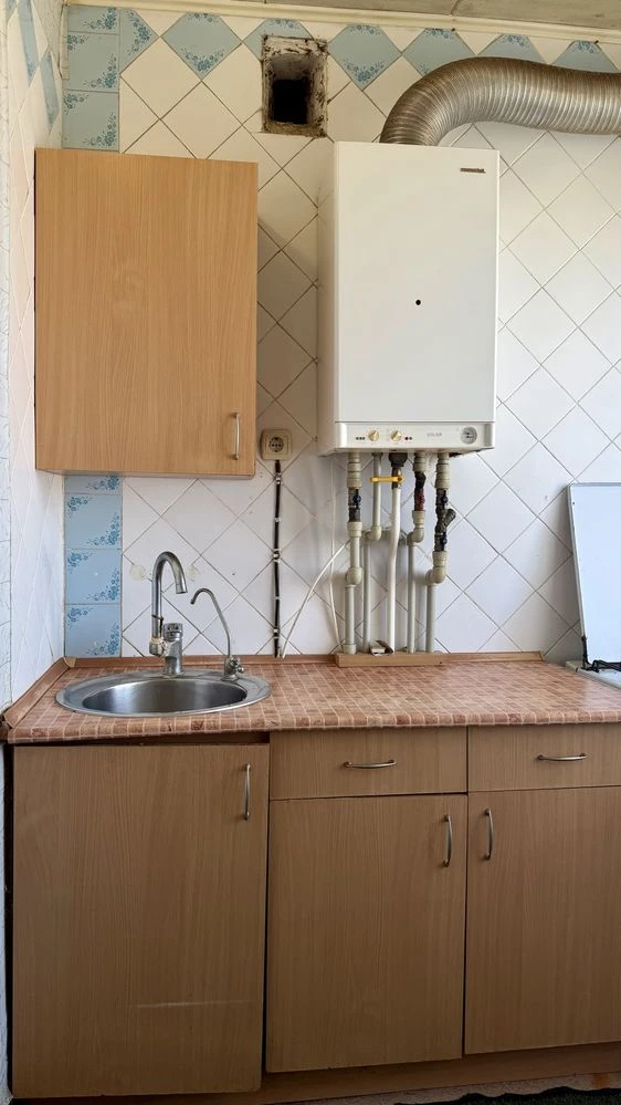 Продається трикімнтана квартира з автономним опаленням