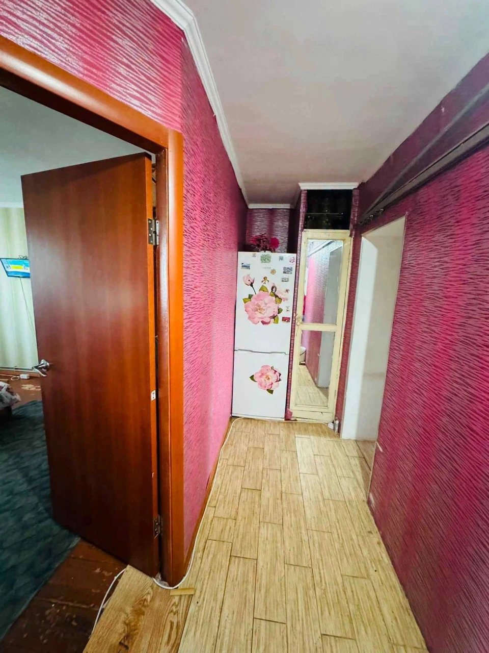 For Sale: Three-room apartment