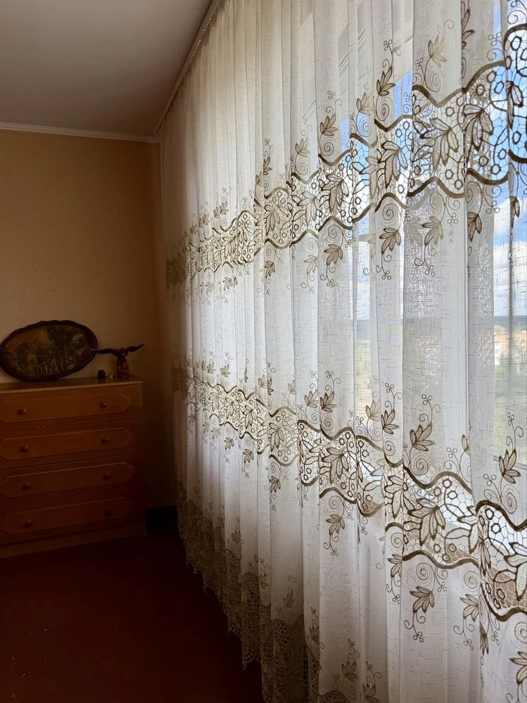 Продається трикімнатна квартира