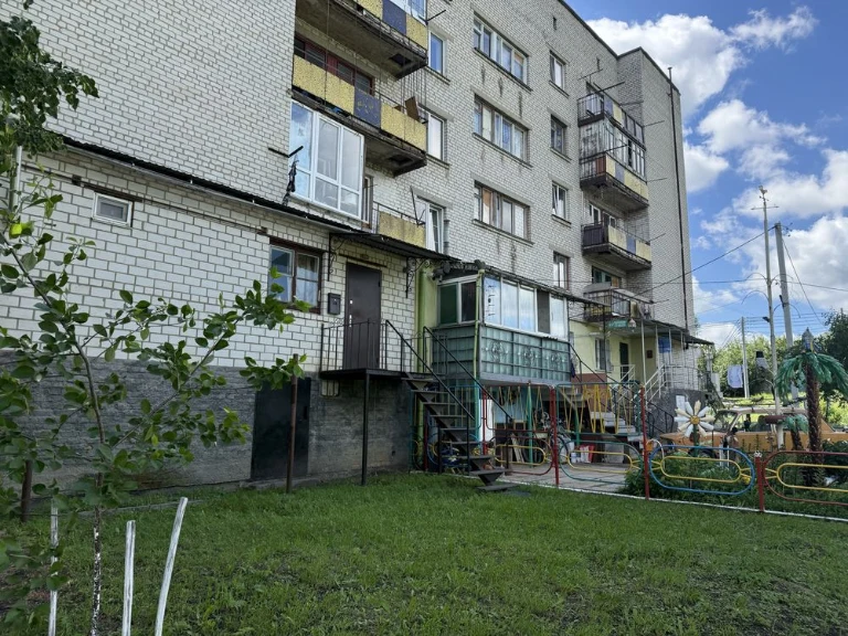 2х кім , 46м2, окремий вхід