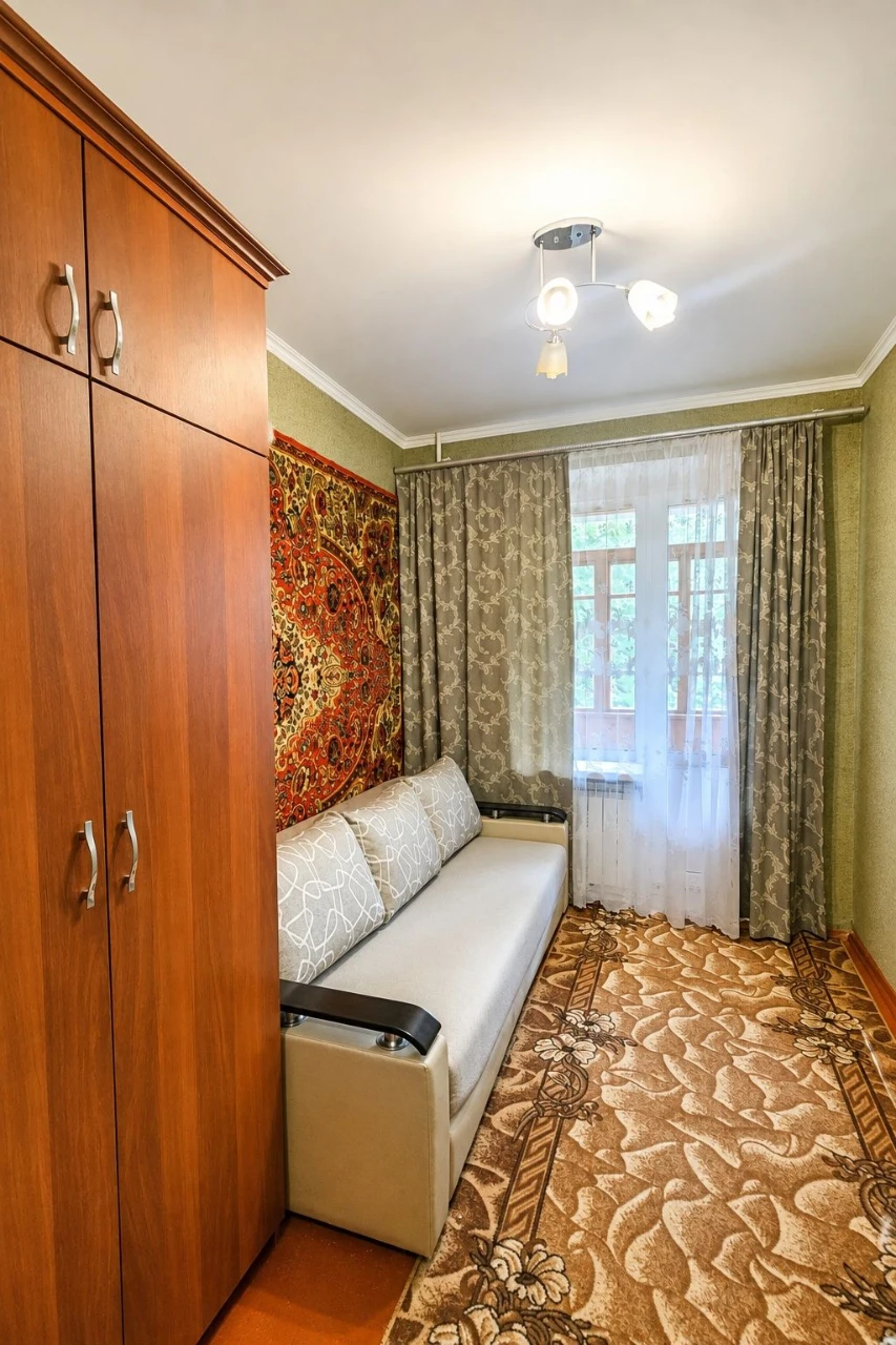 3-room apartment, вул. Bilopilska, 70 m2, with central heating