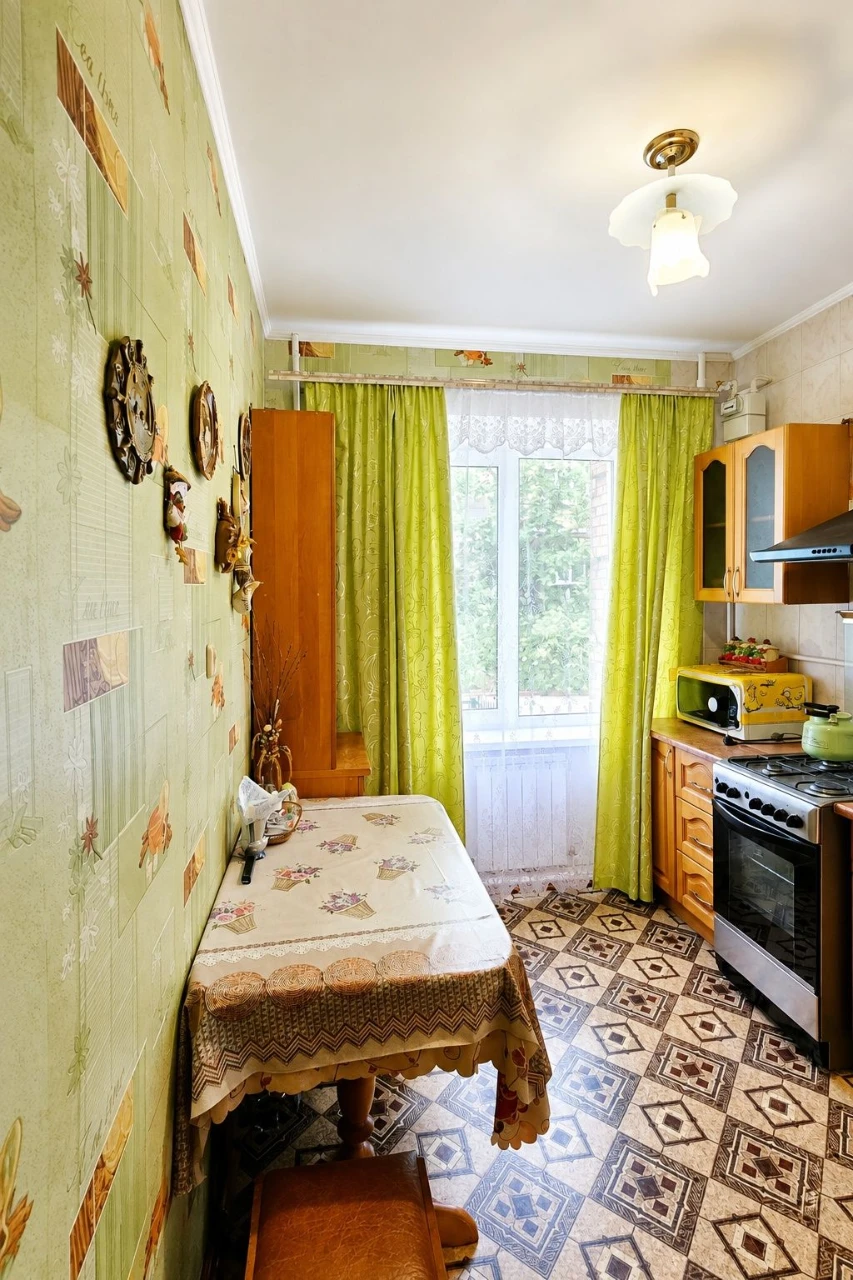 3-room apartment, вул. Bilopilska, 70 m2, with central heating