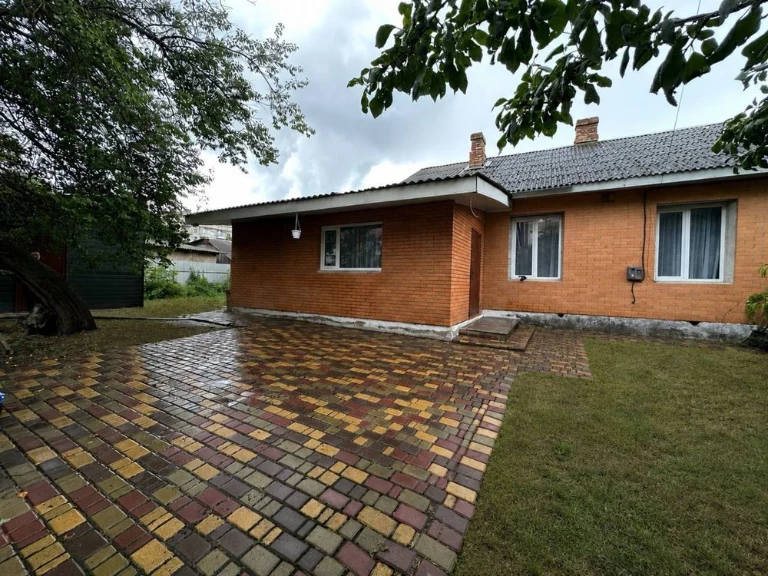 Частина будинку, квартира