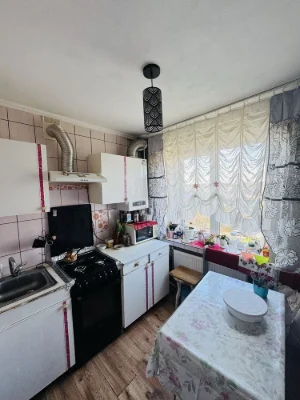 Продається трикімнатна