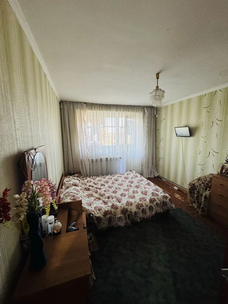 Продається трикімнатна