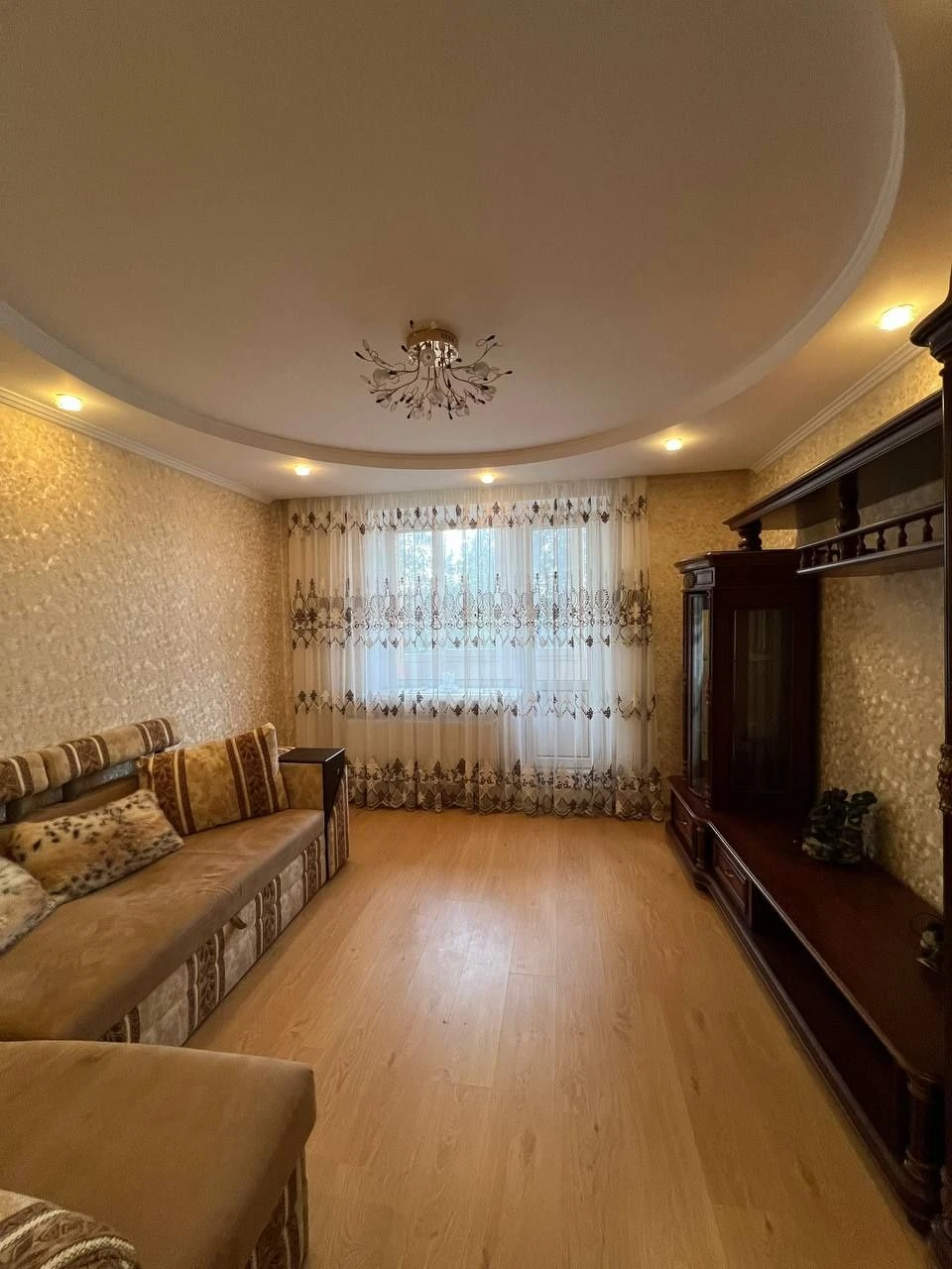 Three-room apartment near the market
