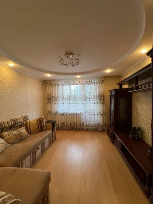 Three-room apartment near the market