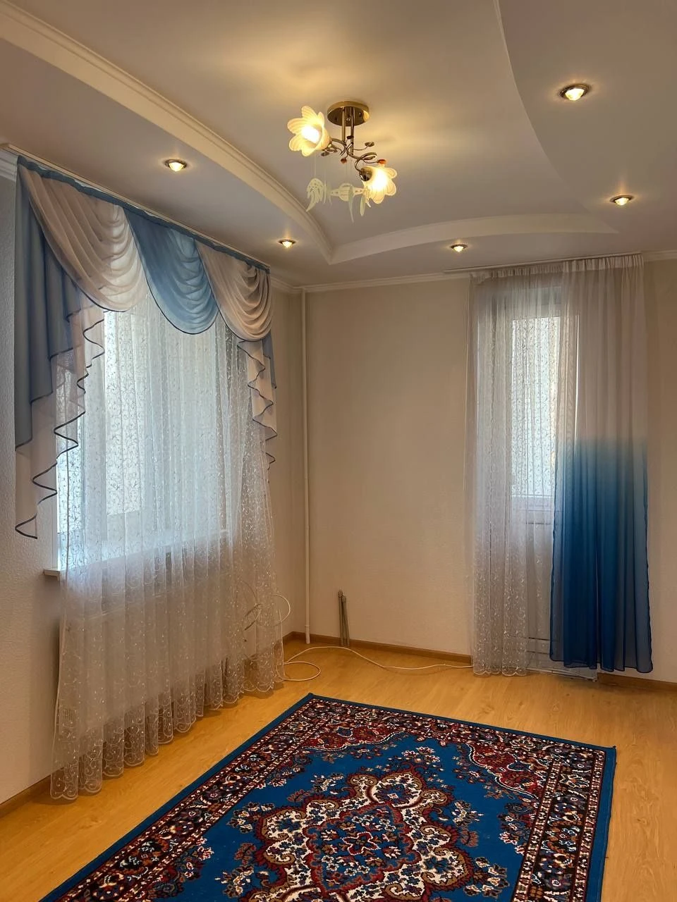 Three-room apartment near the market