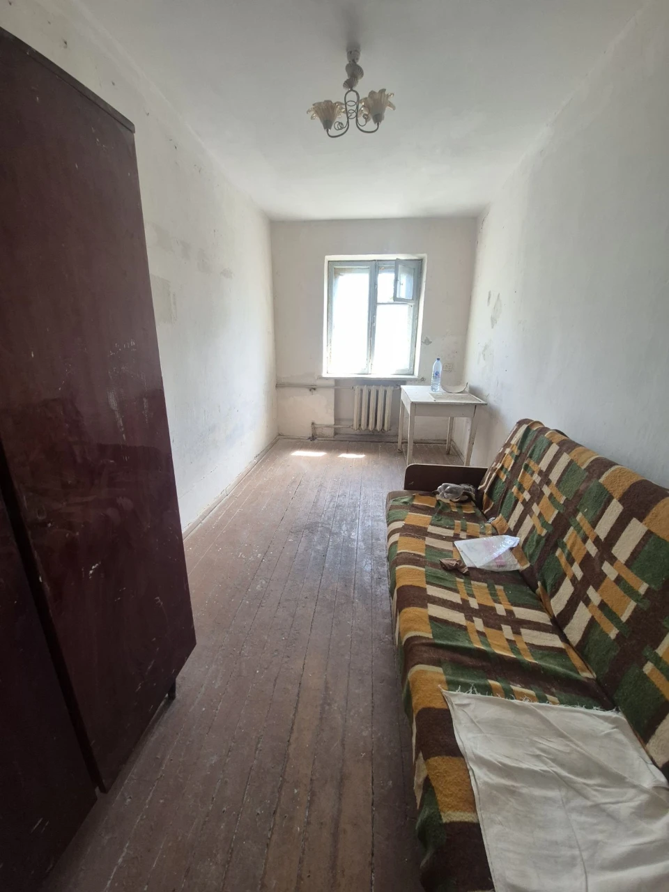Продам 2-х кімнатну квартиру під ремонт