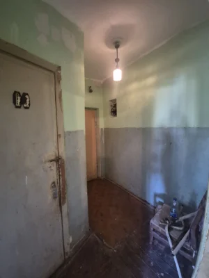 Продам 2-х кімнатну квартиру під ремонт