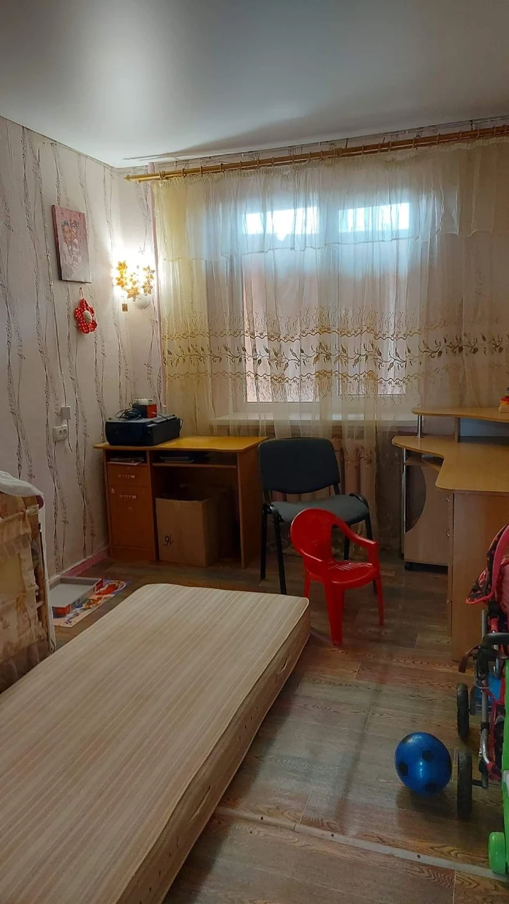 Продається 4-кімнатна квартира, район Київська