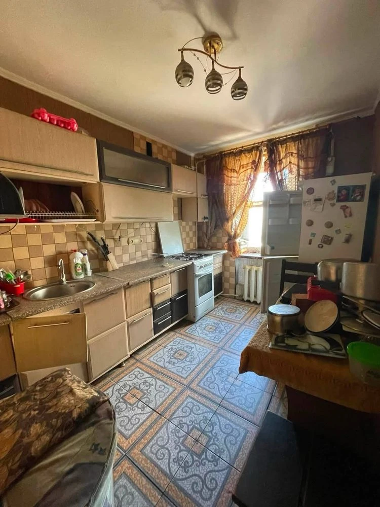 Продається 3-кімнатна квартира в районі Київська (+гараж)