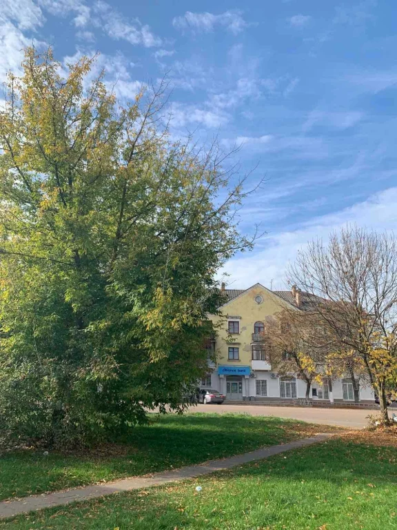 Selling 2-room apartment in an elite building, considering