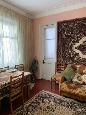 Selling 2-room apartment in an elite building, considering