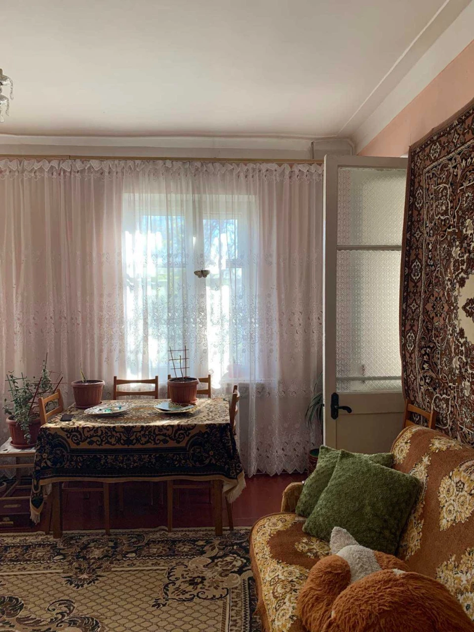 Selling 2-room apartment in an elite building, considering
