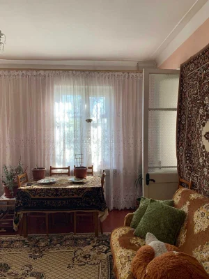 Selling 2-room apartment in an elite building, considering