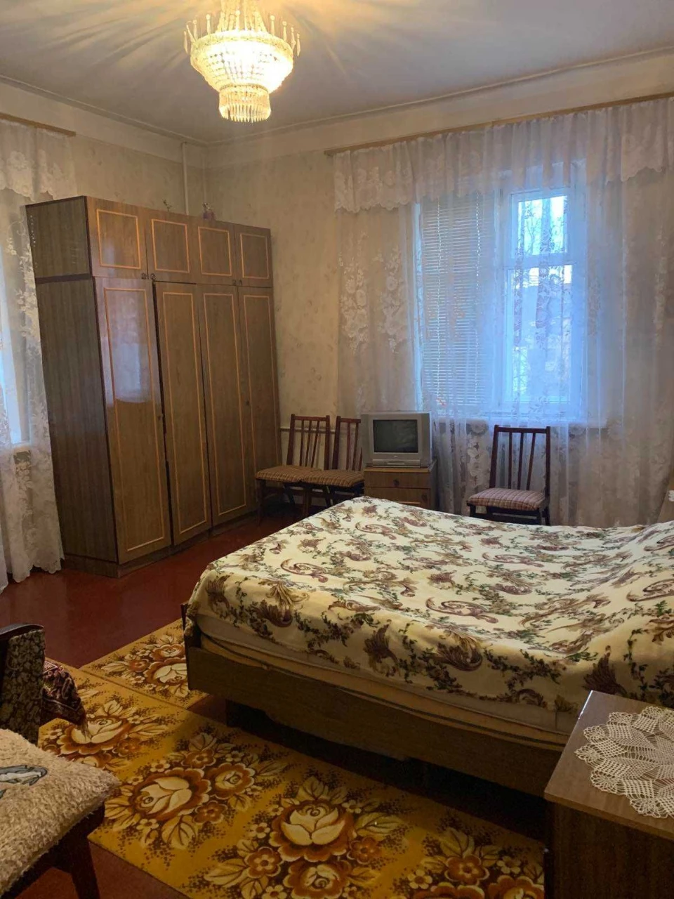 Selling 2-room apartment in an elite building, considering