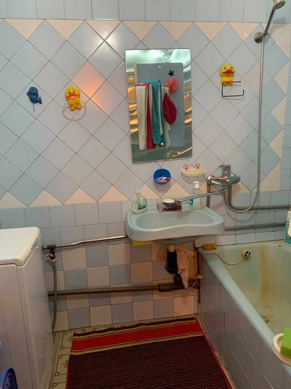 Selling 2-room apartment in an elite building, considering