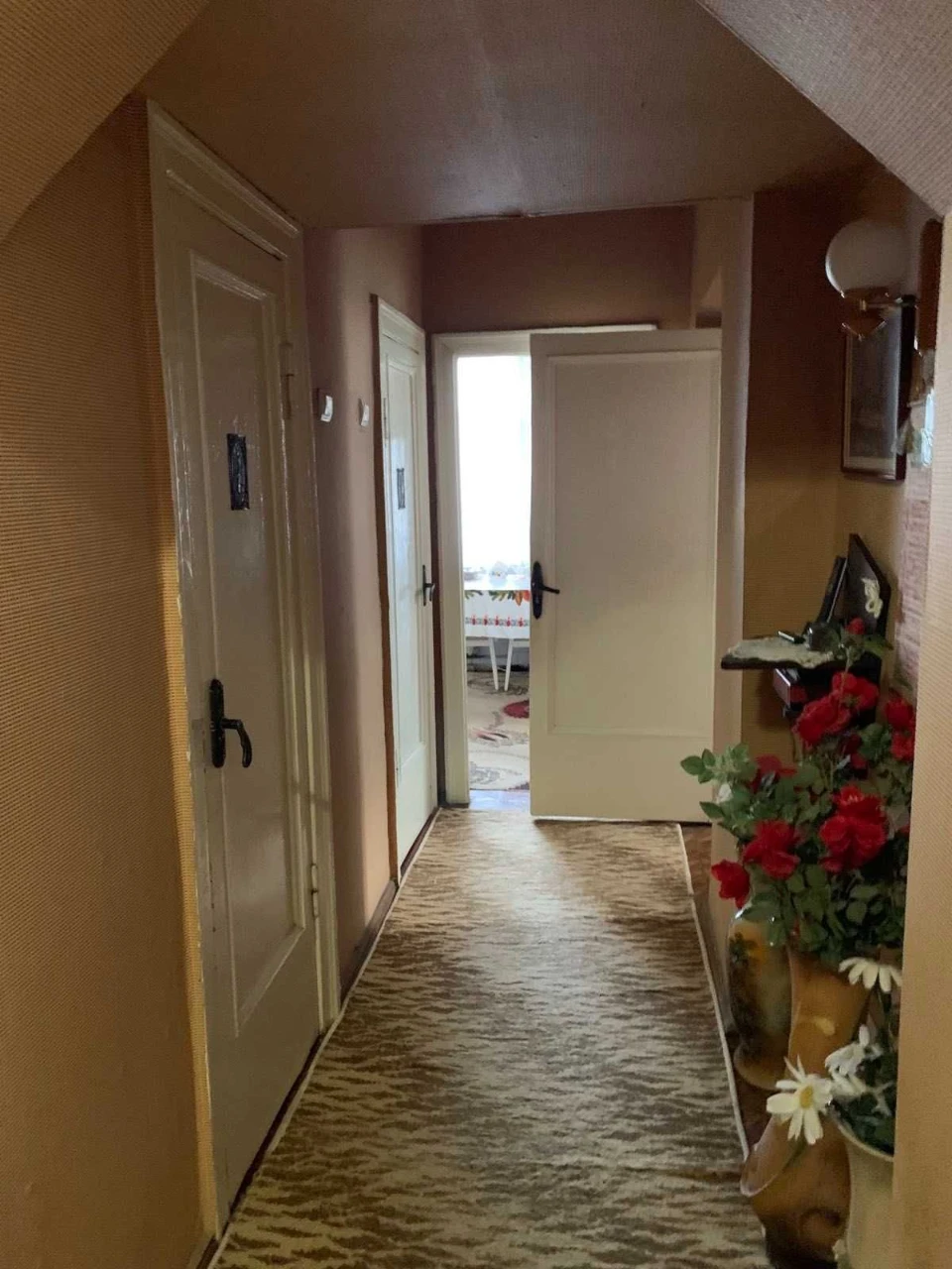Selling 2-room apartment in an elite building, considering