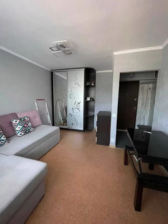 One-bedroom apartment for sale with furniture and appliances (guest)