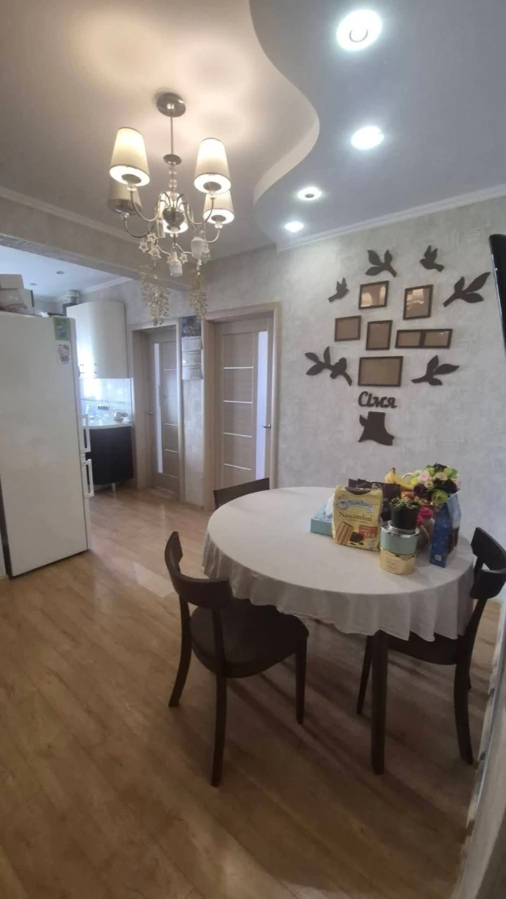 Продам 3-х кімнатну квартиру, в Центрі з ремонтом