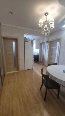 Продам 3-х кімнатну квартиру, в Центрі з ремонтом