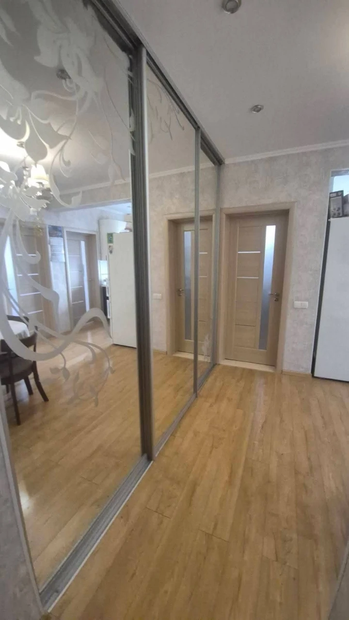 Продам 3-х кімнатну квартиру, в Центрі з ремонтом