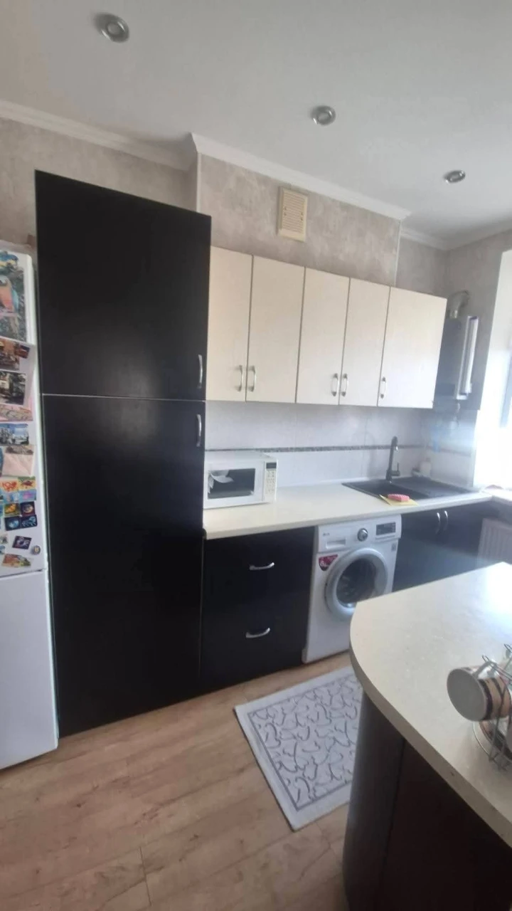 Продам 3-х кімнатну квартиру, в Центрі з ремонтом