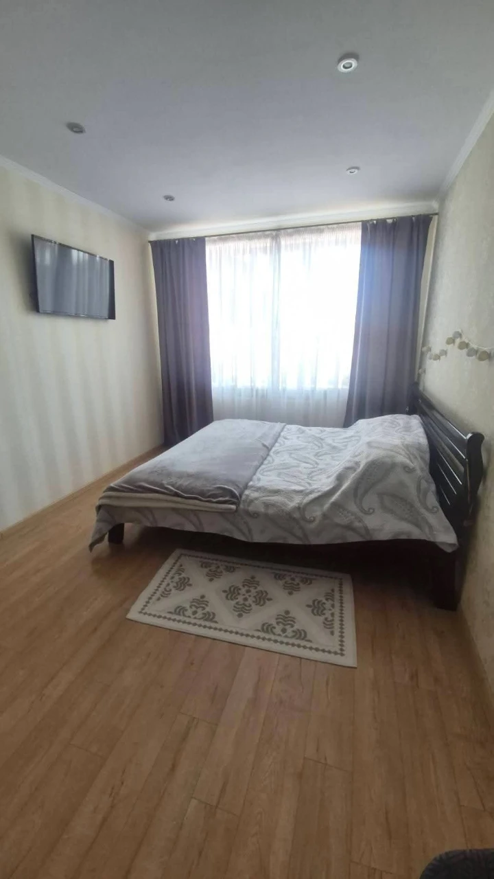 Продам 3-х кімнатну квартиру, в Центрі з ремонтом
