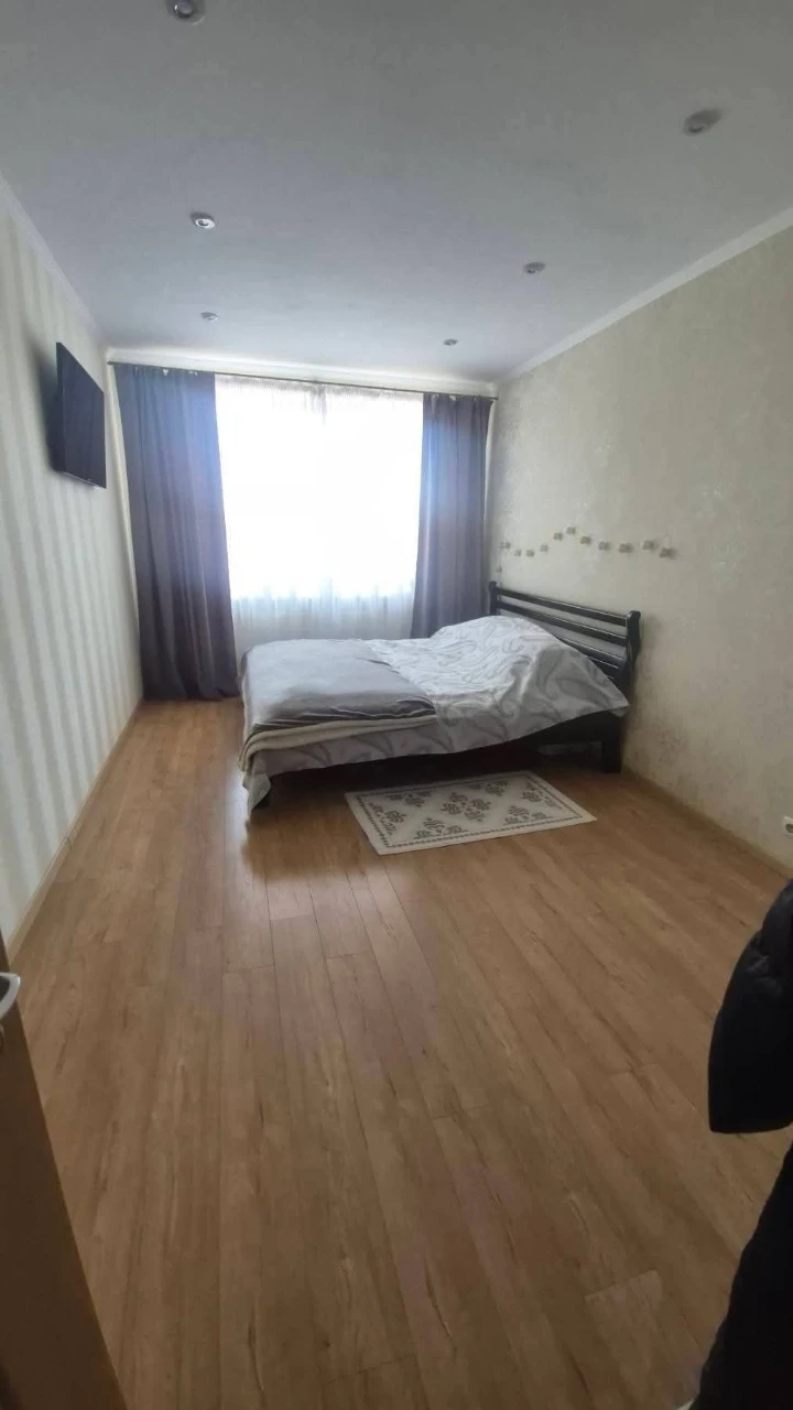 Продам 3-х кімнатну квартиру, в Центрі з ремонтом
