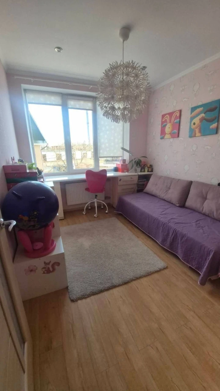 Продам 3-х кімнатну квартиру, в Центрі з ремонтом