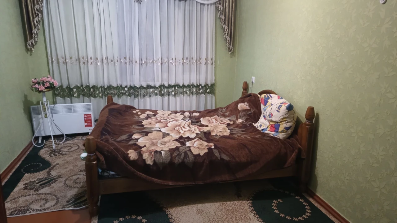 ПРОДАЄТЬСЯ ЧОТИРИКІМНАТНА КВАРТИРА! . Знаходиться біля райсп