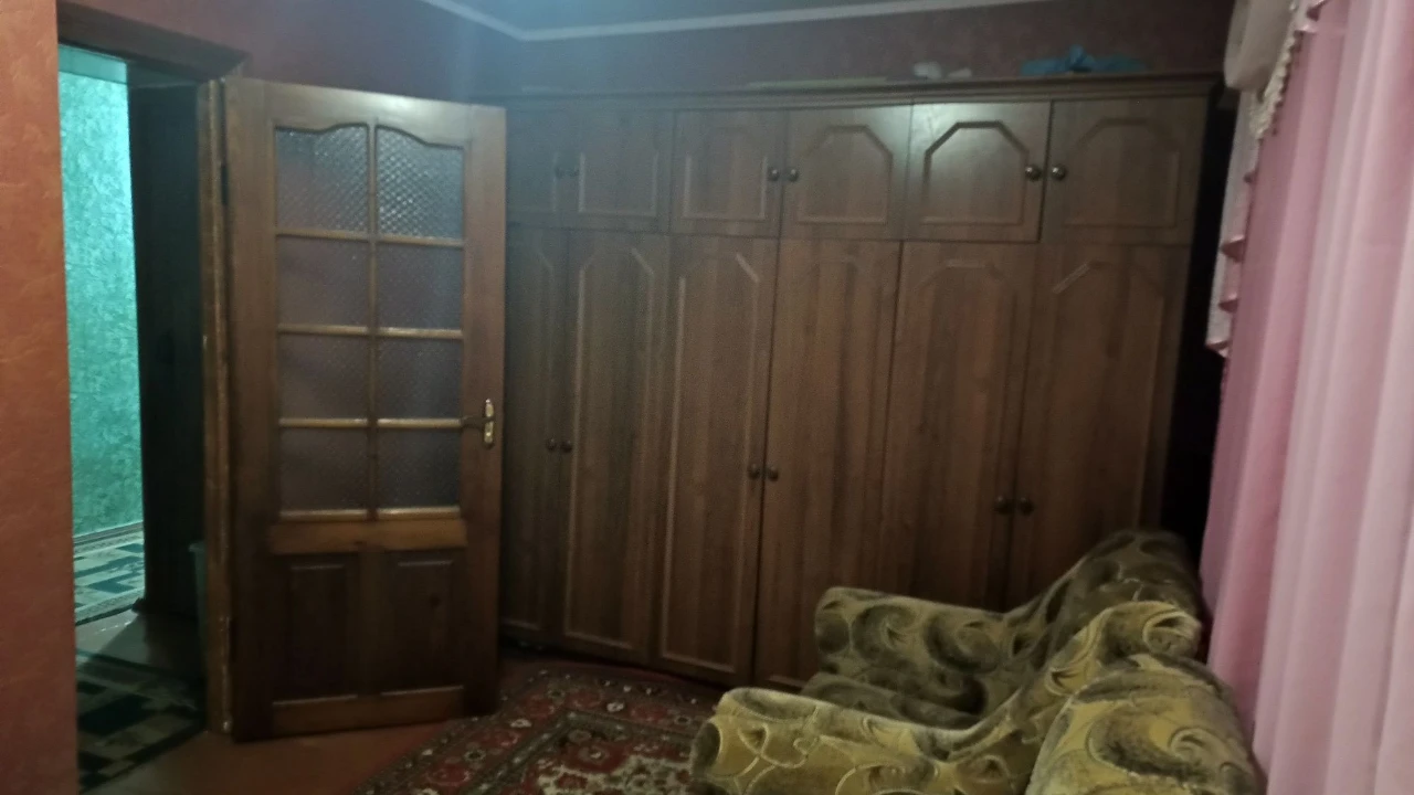 ПРОДАЄТЬСЯ ЧОТИРИКІМНАТНА КВАРТИРА! . Знаходиться біля райсп