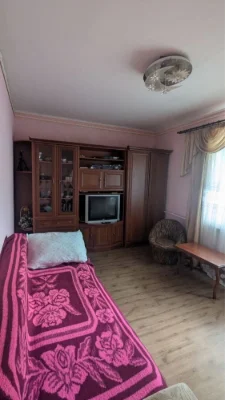 Продается 2-комнатная квартира в городе Коростень, район Чоловка