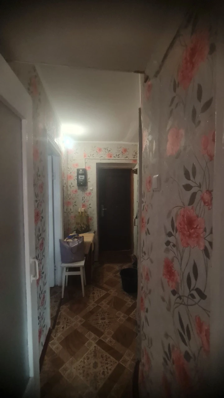 Продається 1-но кімнатна квартира .Можливо під бізнес .Черем