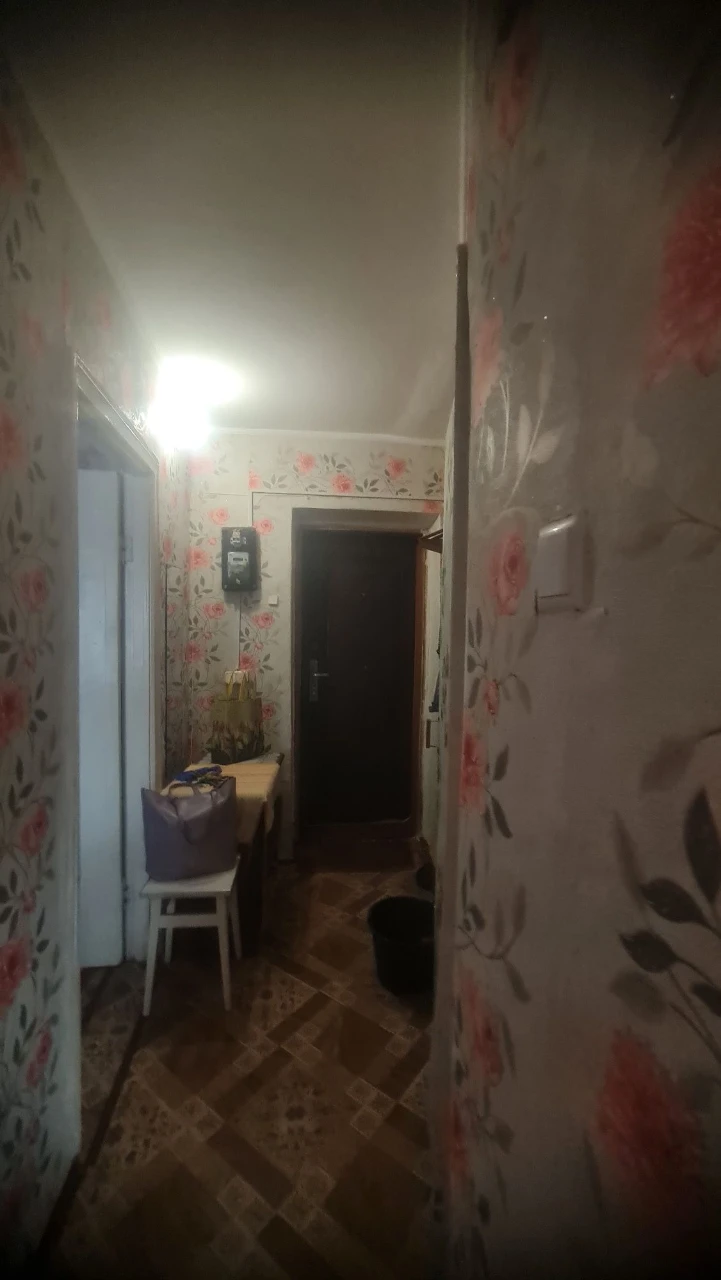 Продається 1-но кімнатна квартира .Можливо під бізнес .Черем