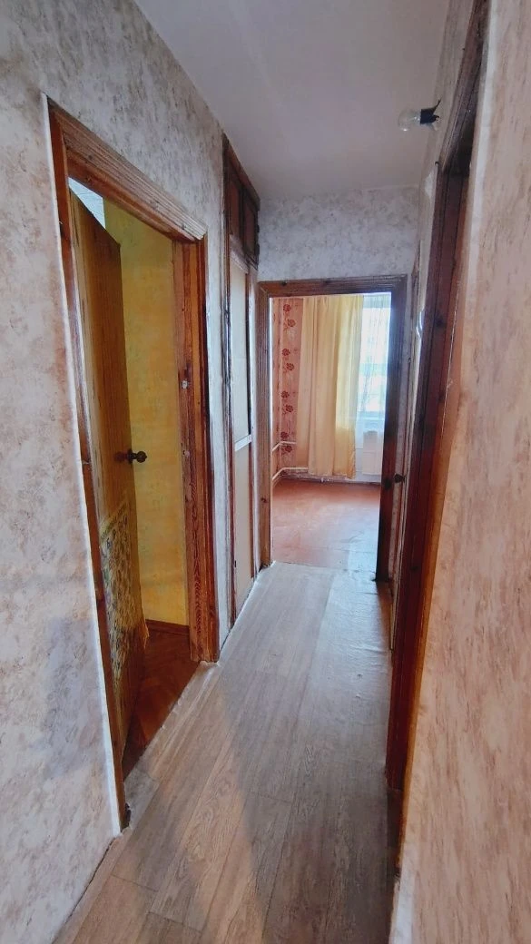 В м. Коростишів продається 3 кімнатна простора квартира