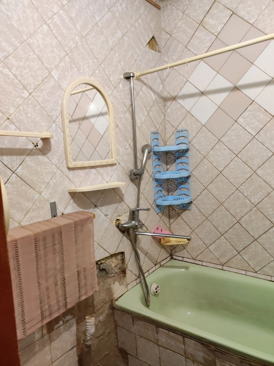 Продається трикімнатна квартира в м. Малин (район паперової фабрики)