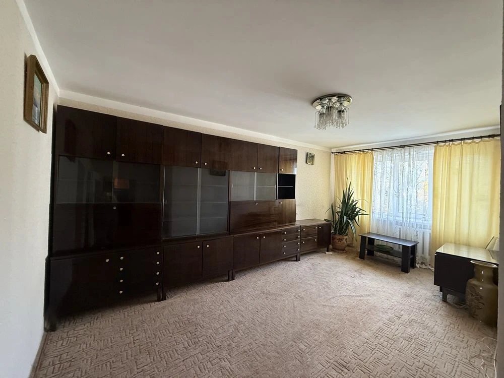 Продаж 3-кімнатної квартири в центральній частині Звягеля!