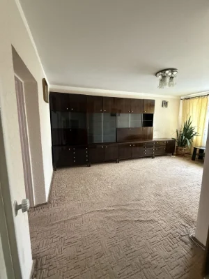 Продаж 3-кімнатної квартири в центральній частині Звягеля!
