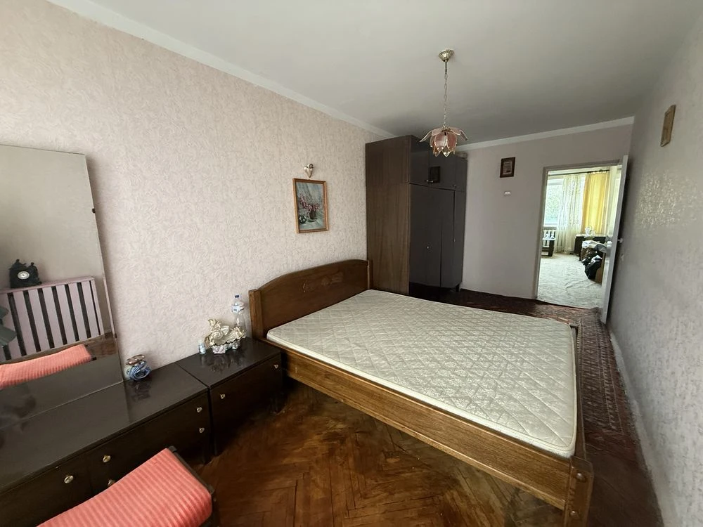 Продаж 3-кімнатної квартири в центральній частині Звягеля!