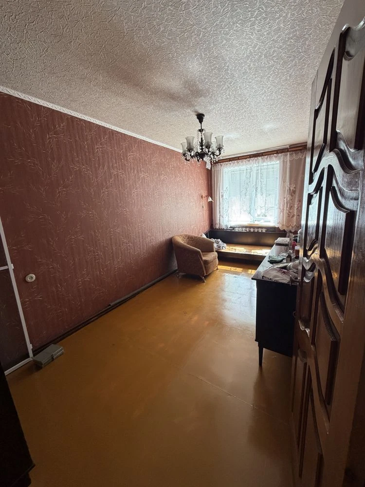 Продается квартира в 2 км от центра Звягеля