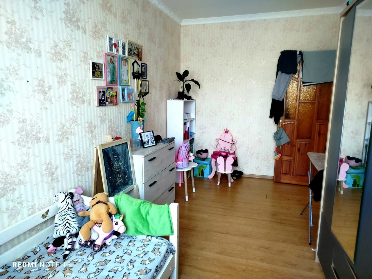 Продам трьохкімнатну квартиру в місті Звягель